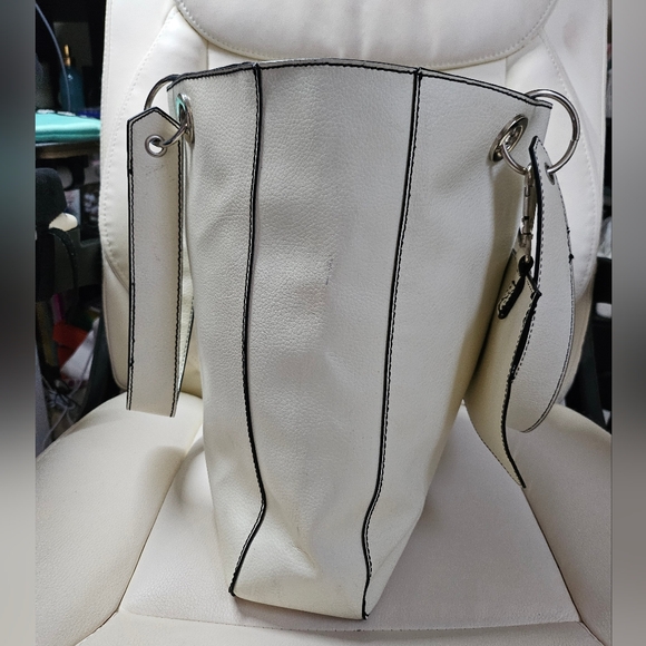 Bath & Body Works White Shoulder Bag with Detachable Clutch - Picture 3 of 11